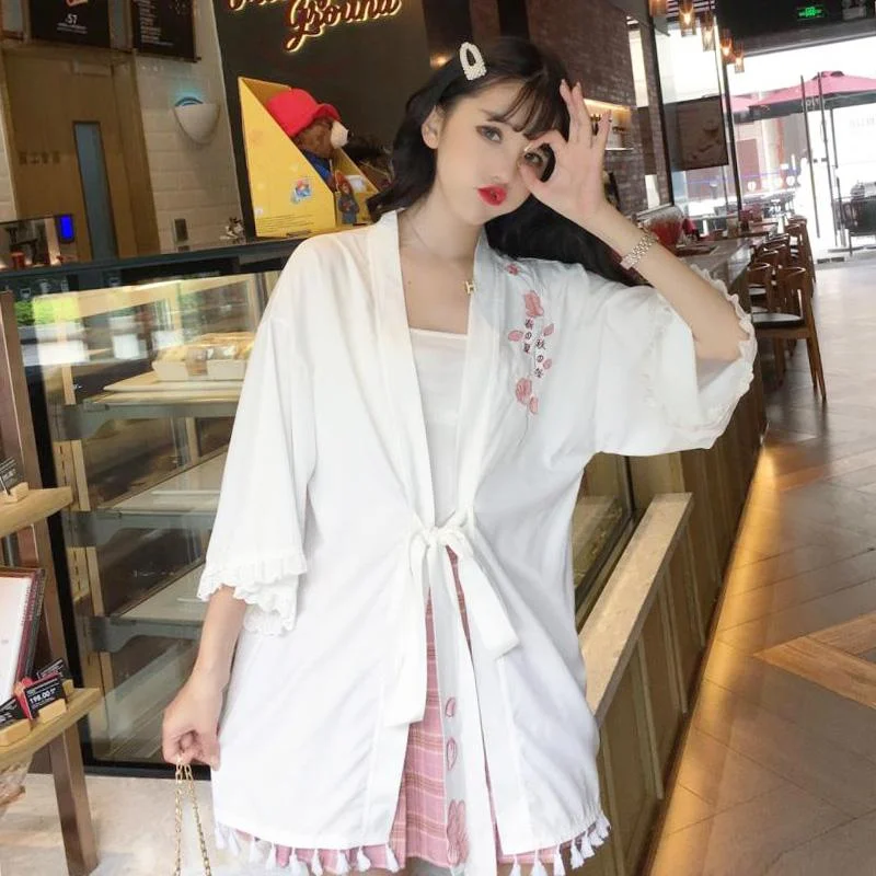 Women's Sweet Flower Embroidered Short Sleeved Kimono