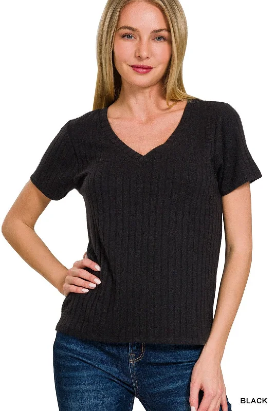 RIBBED SHORT SLEEVE V NECK TOP IN BLACK